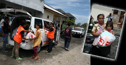 PMI serahkan Bantuan